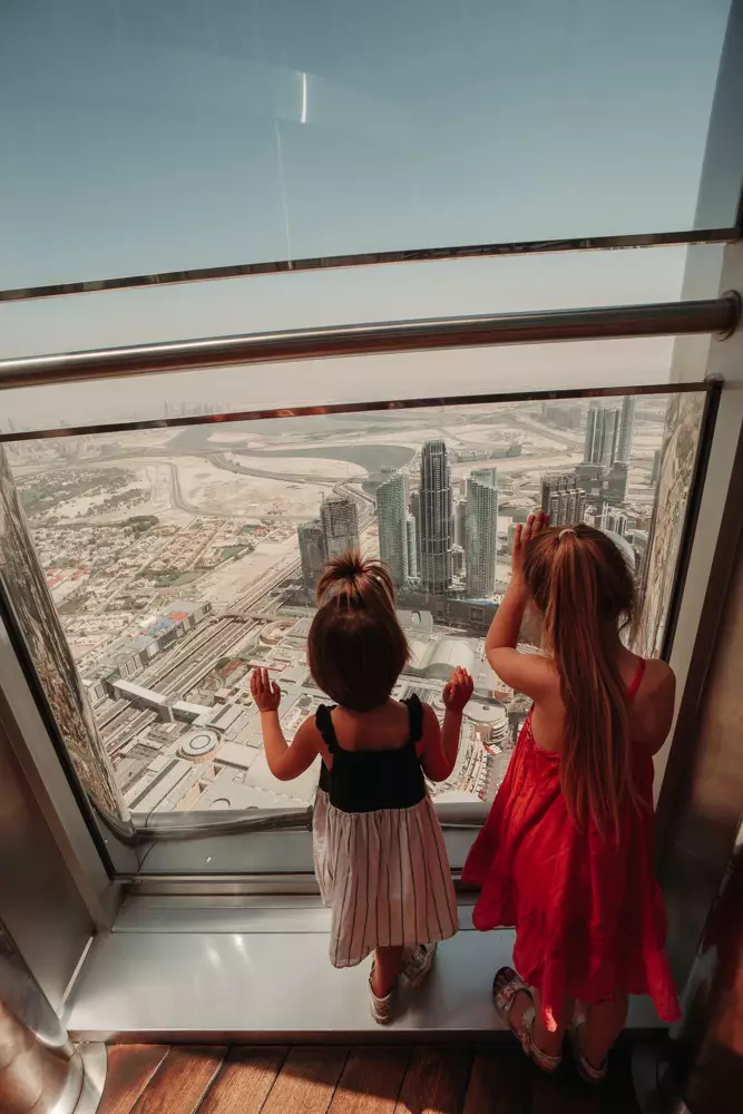 burj khalifa con bambini