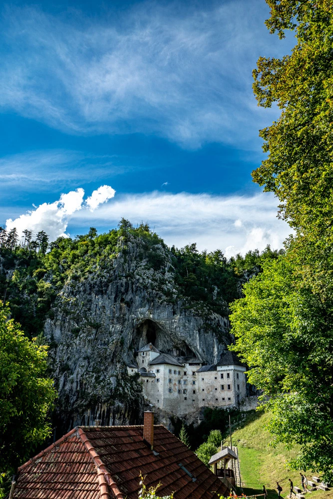 castello di predjama postumia castello di predjama postumia