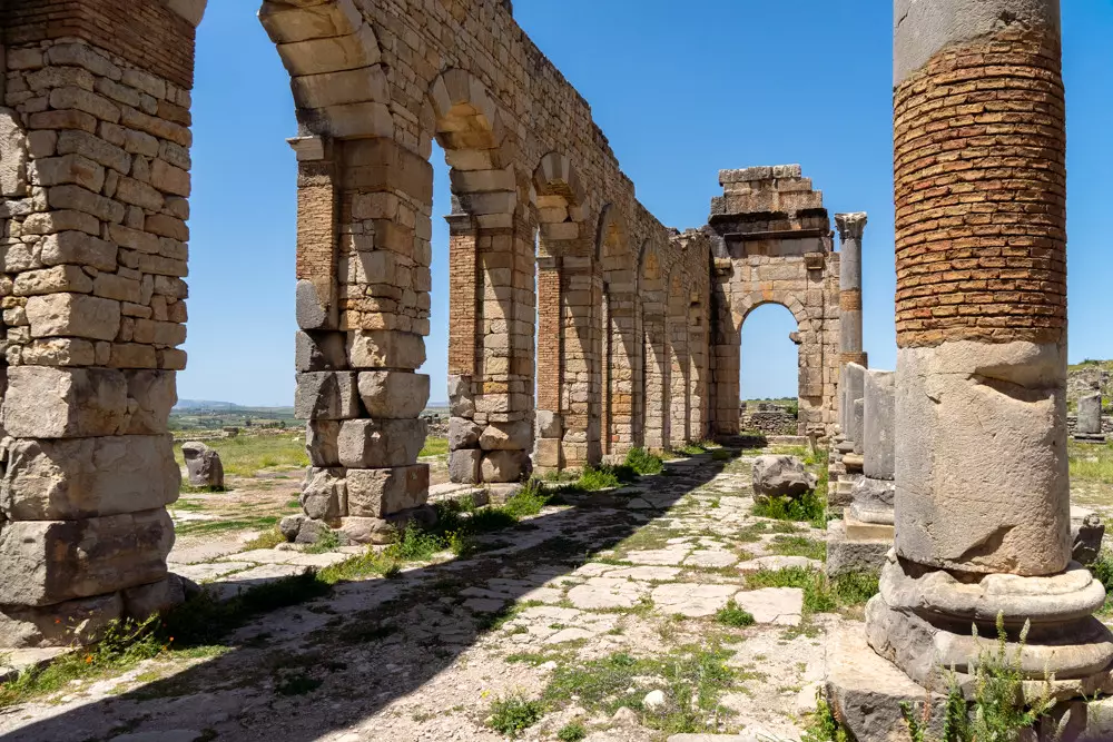 Le rovine romane di Volubilis, un museo a cielo aperto nel nord del Marocco