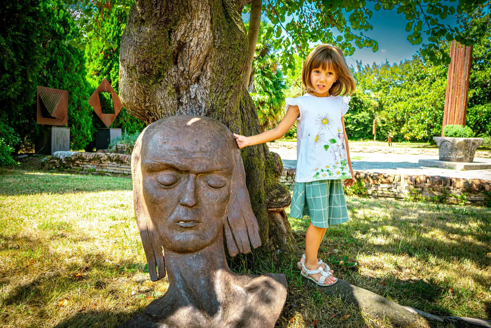 Marlena con scultura Toni Benetton